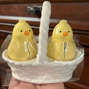 Rae Dunn Yellow Peep Chicks Ceramic Salt & Pepper Shaker Set in White Basket